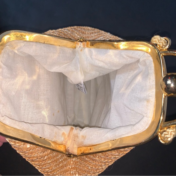 v i n t a g e :: La Regale Woven Wicker Purse Crossbody - Picture 10 of 12